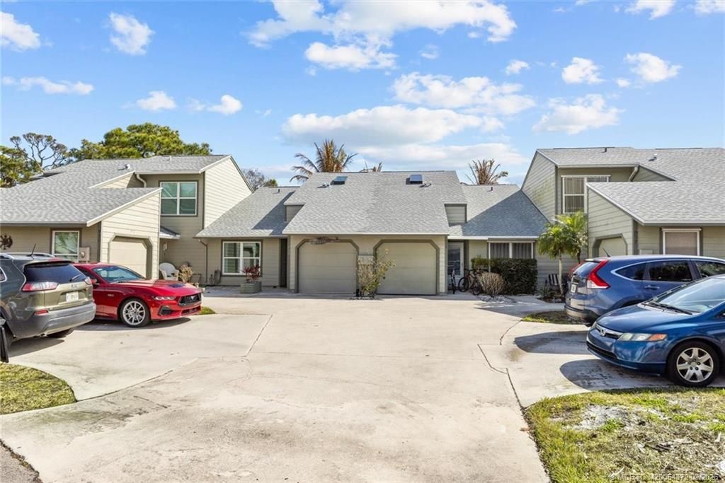 933 NE Sandalwood Place, Jensen Beach, FL 34957 Photo