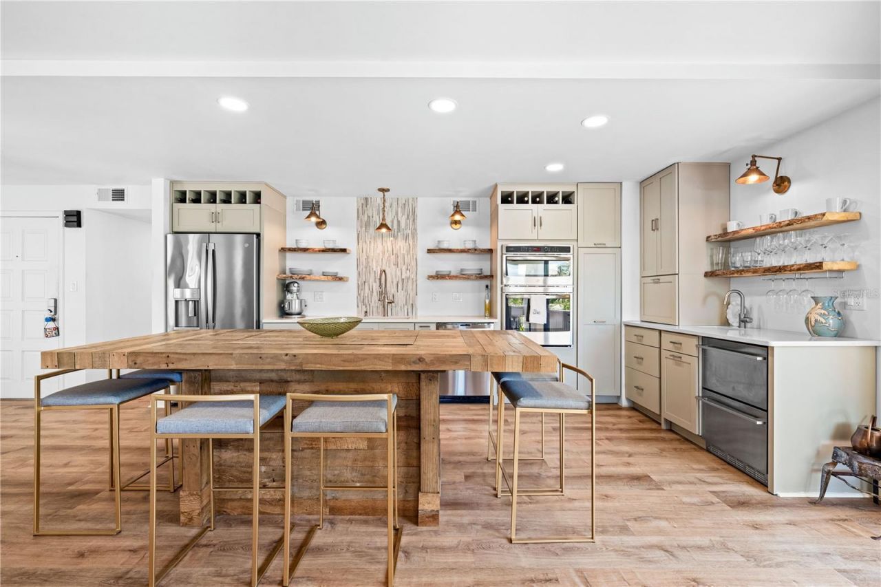 450 Beach Road, Unit 3, Sarasota, FL 34242 Photo