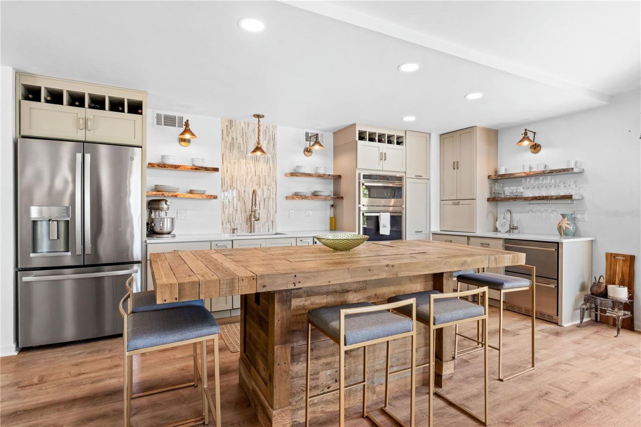 450 Beach Road, Unit 3, Sarasota, FL 34242 Photo