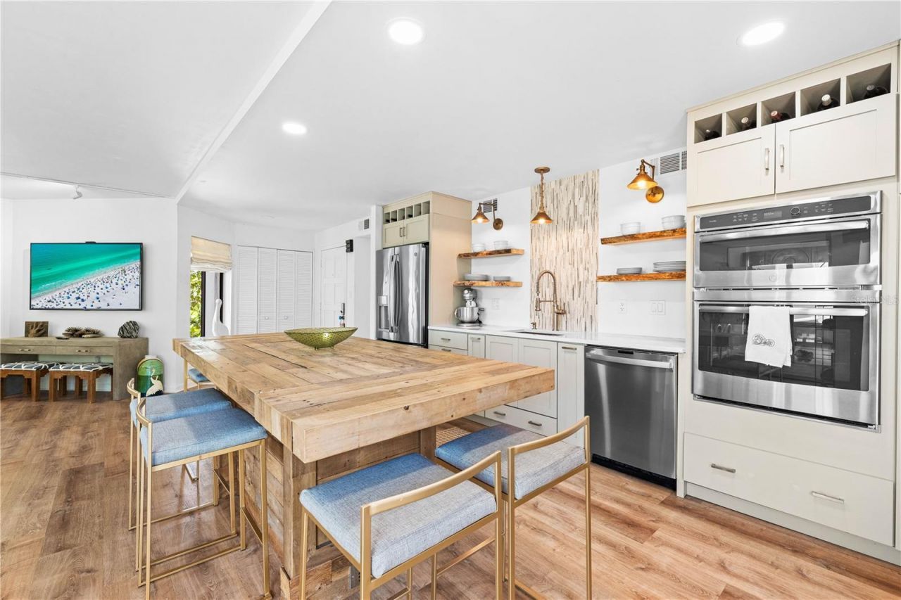 450 Beach Road, Unit 3, Sarasota, FL 34242 Photo