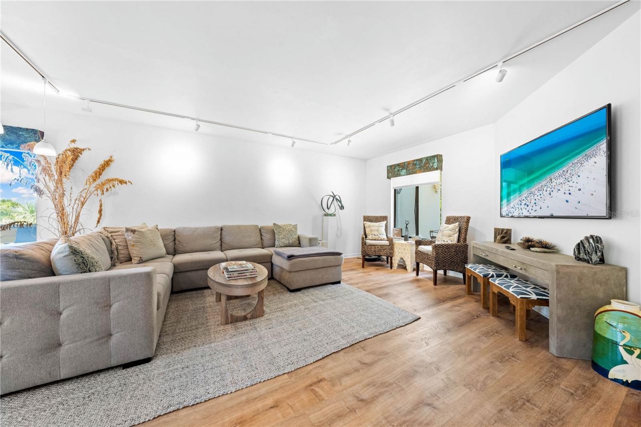 450 Beach Road, Unit 3, Sarasota, FL 34242 Photo