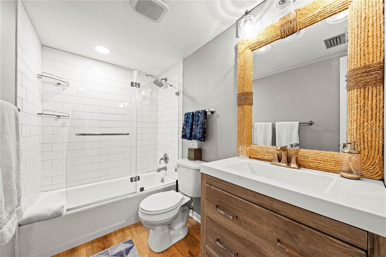 450 Beach Road, Unit 3, Sarasota, FL 34242 Photo