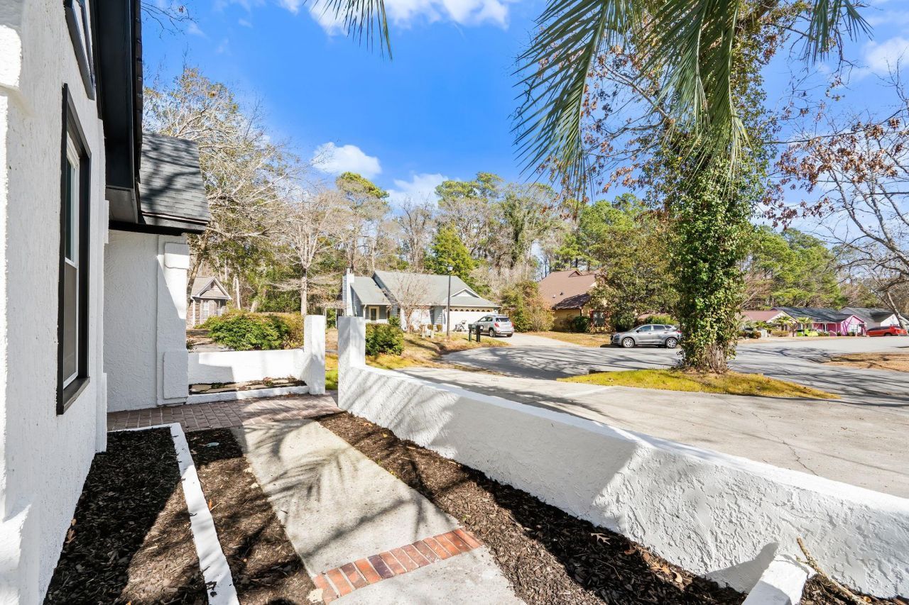 1067 Hickory Trail Photo 4