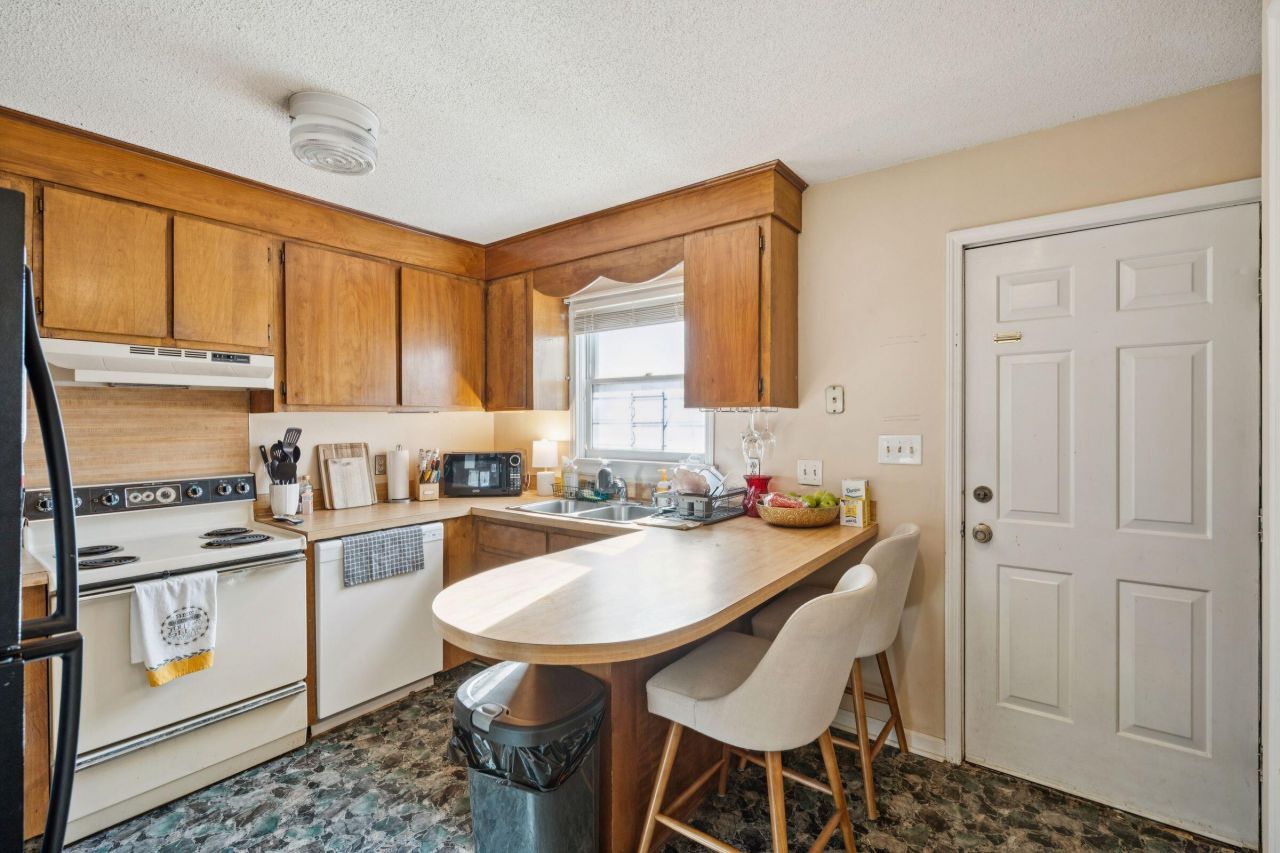 24 Bee Street Photo 21