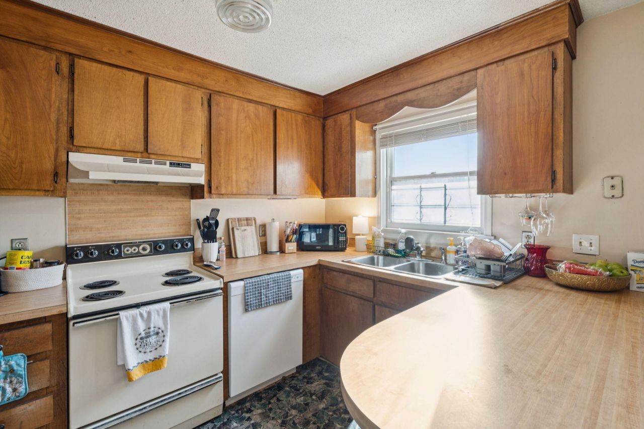 24 Bee Street Photo 23