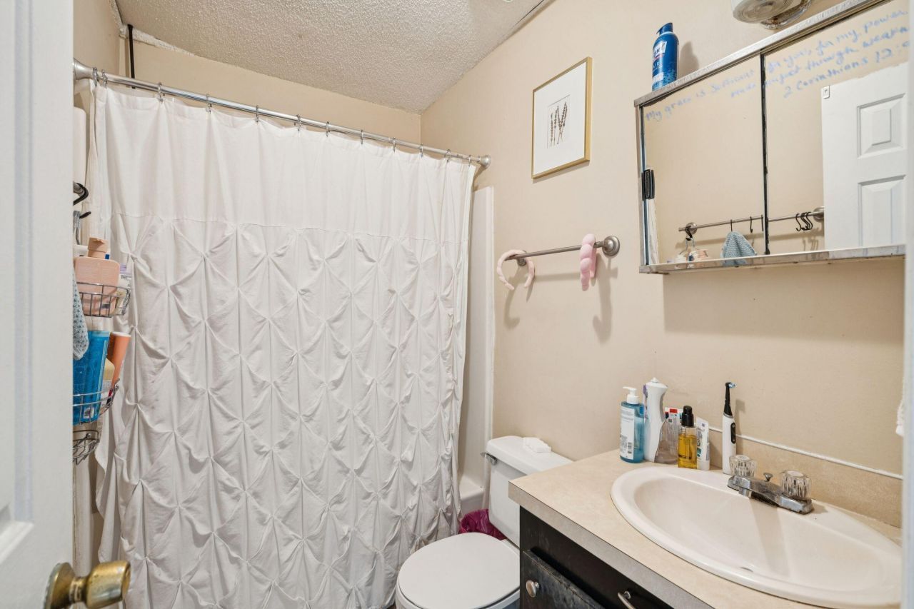 24 Bee Street Photo 27