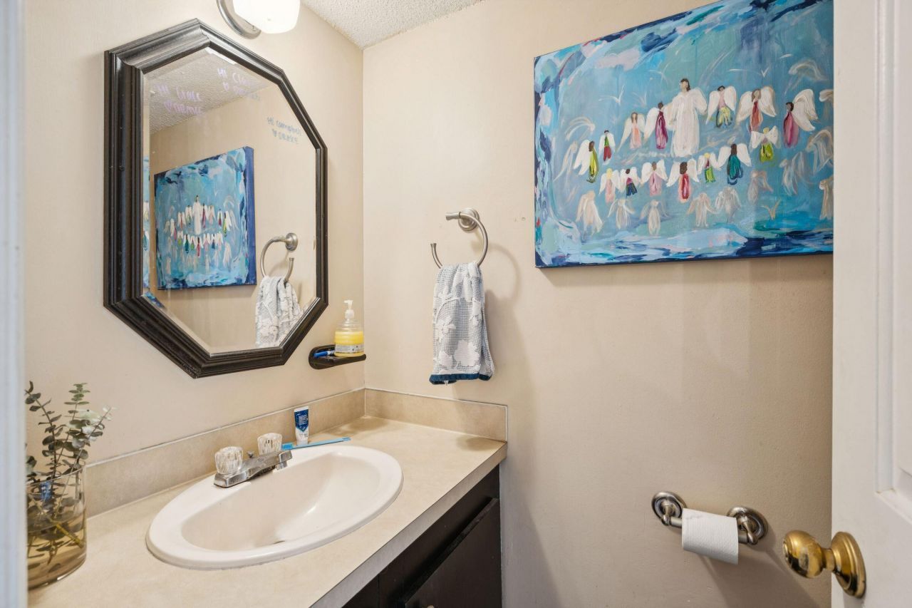 24 Bee Street Photo 31