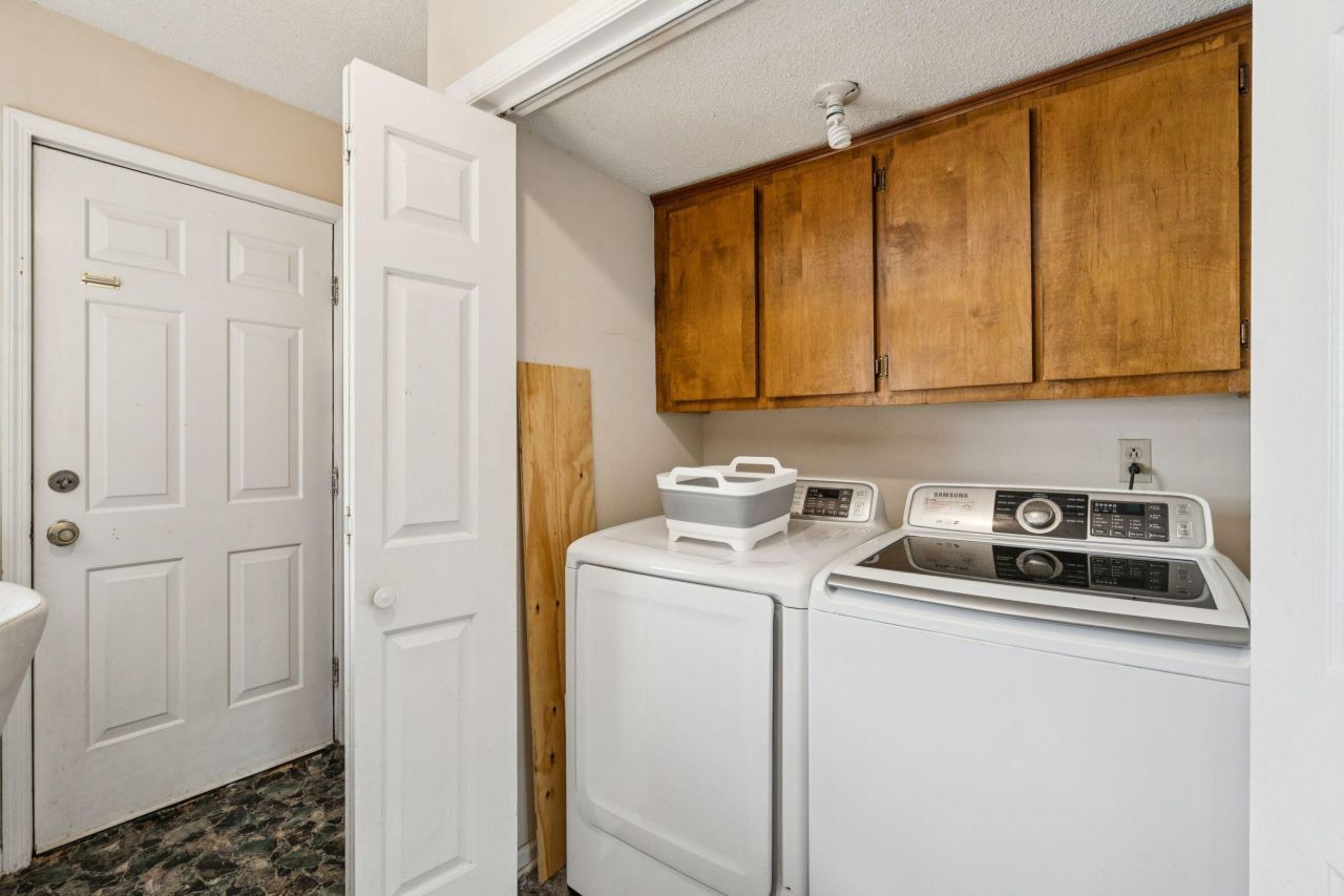 24 Bee Street Photo 32