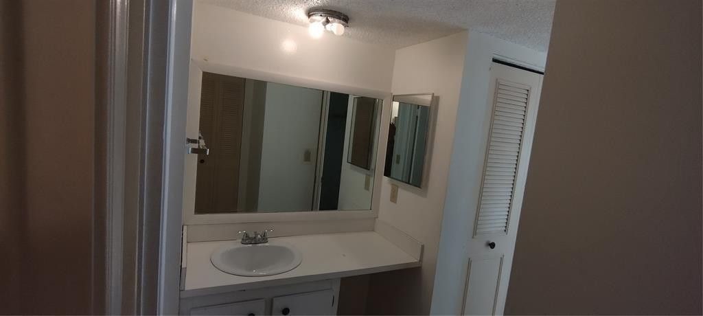 9340 Lagoon Pl, Unit 302, Davie, FL 33324 Photo