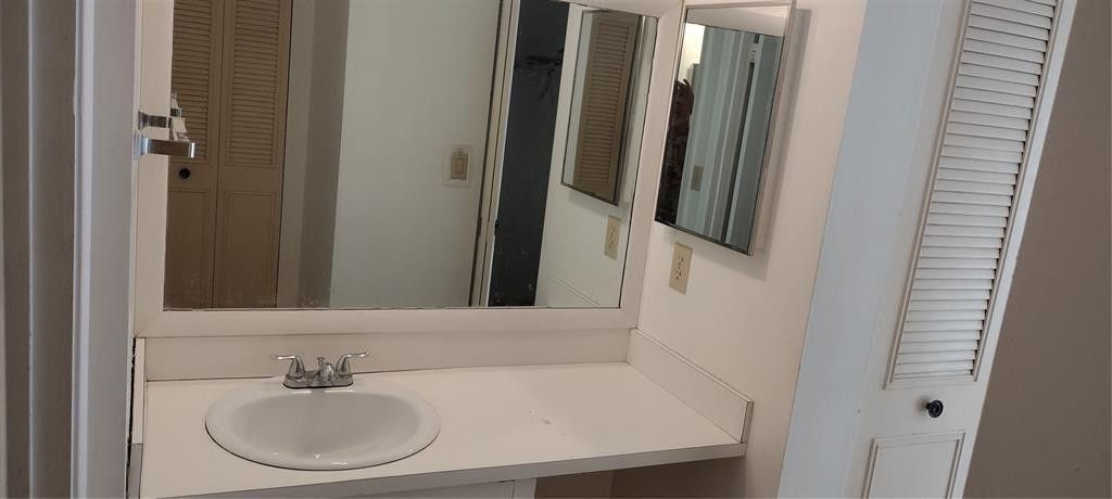 9340 Lagoon Pl, Unit 302, Davie, FL 33324 Photo