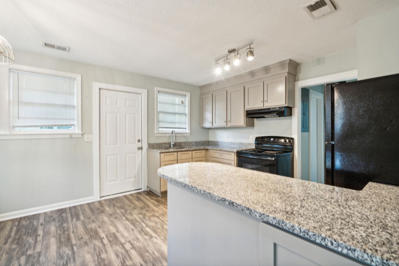 1181-1185 Marigold Street Photo 10