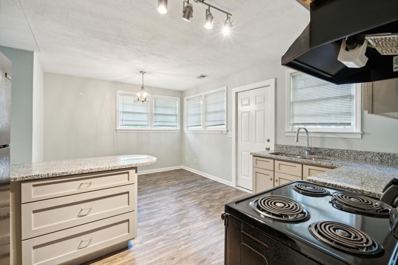 1181-1185 Marigold Street Photo 11