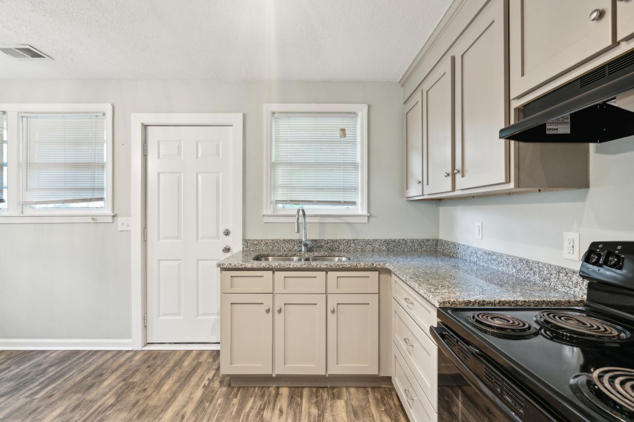 1181-1185 Marigold Street Photo 12