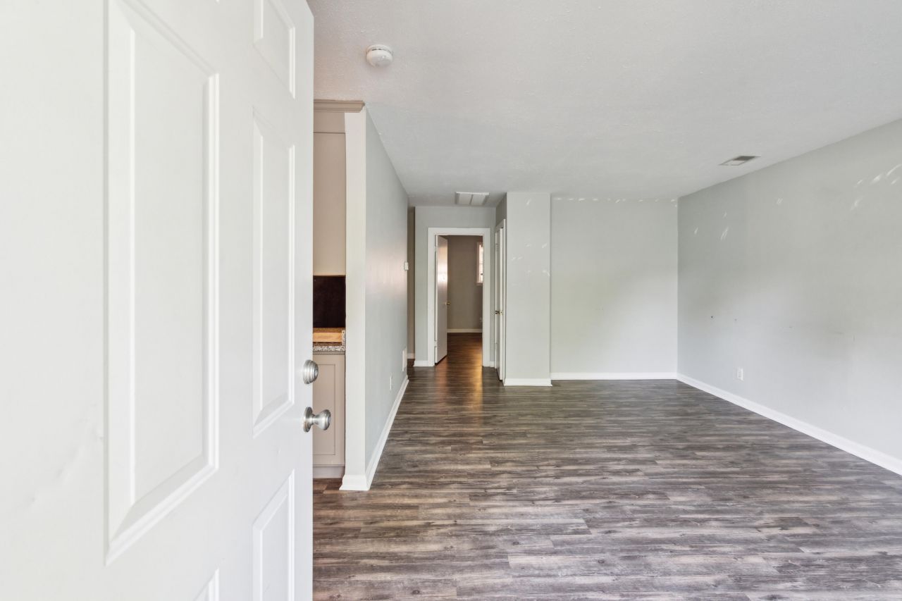 1181-1185 Marigold Street Photo 5