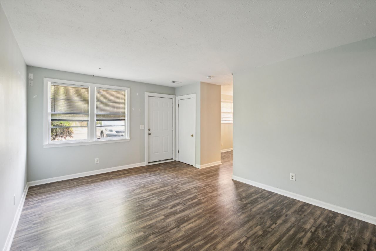 1181-1185 Marigold Street Photo 6