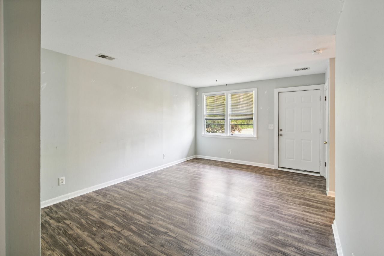 1181-1185 Marigold Street Photo 8