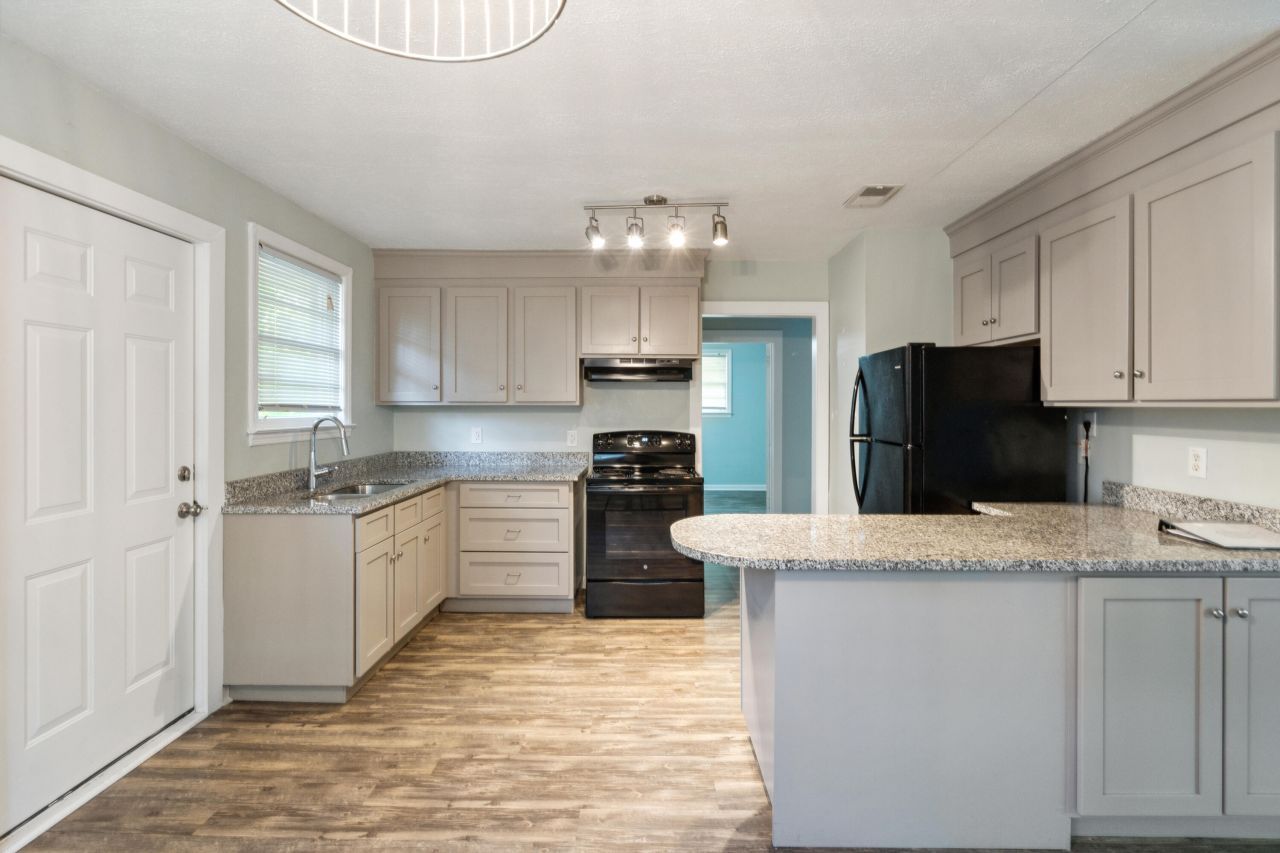 1181-1185 Marigold Street Photo 9