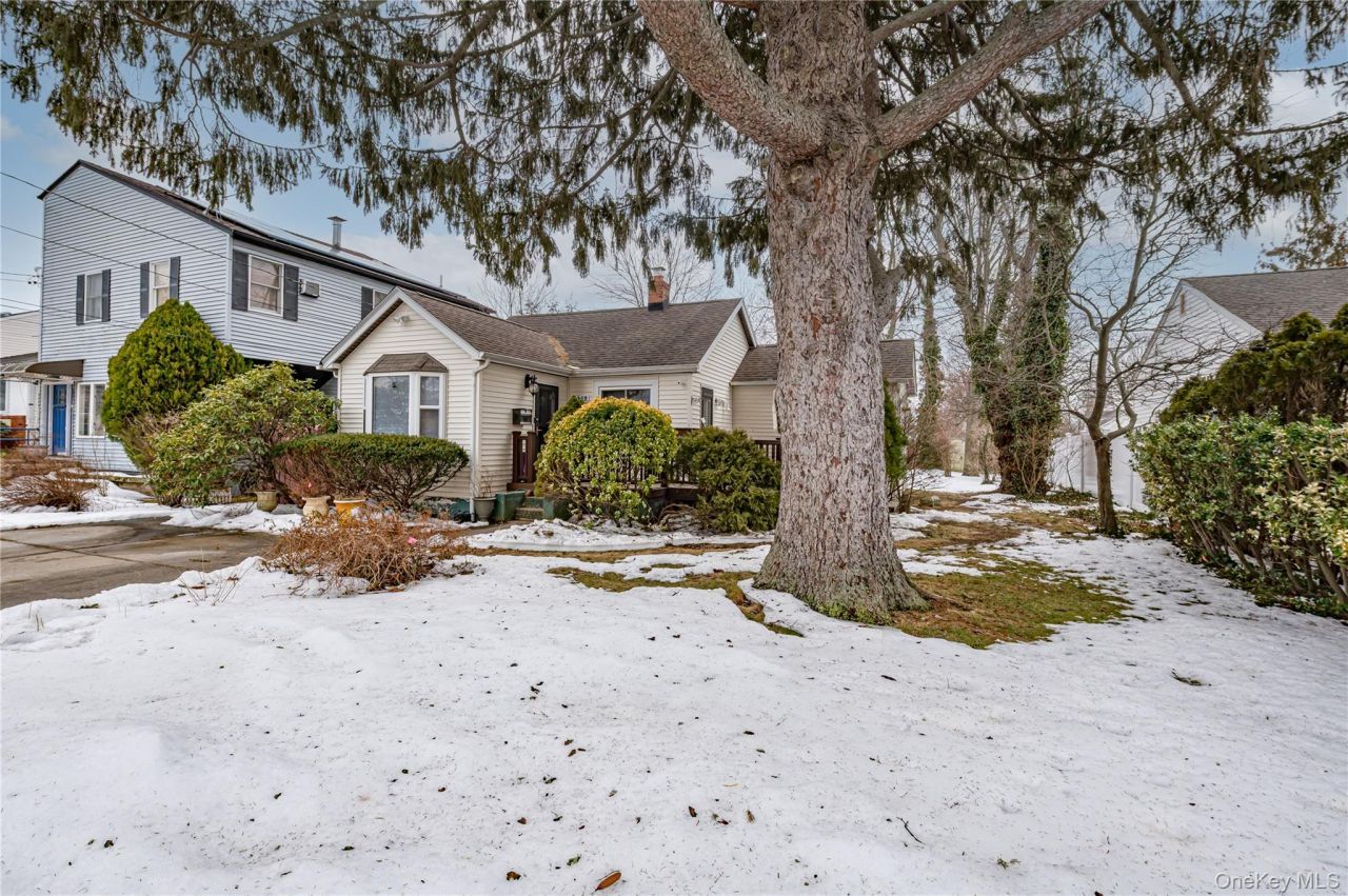 2452 Coolidge Avenue, North Bellmore, NY 11710 Main Photo