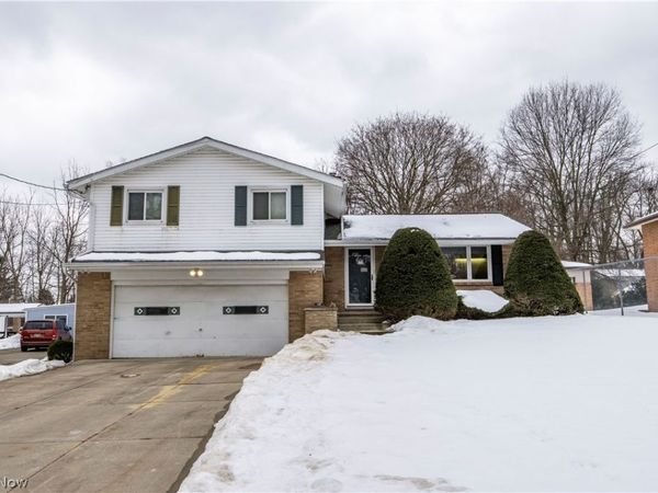 2360 Savoy Avenue, Akron, OH 44305