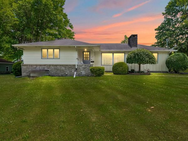 207 Maumee Street, Jonesville, MI 49250