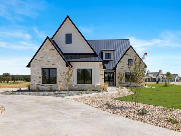 101 Baurenhof CT, Fredericksburg, TX 78624