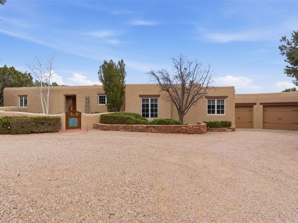 104 Calle Poco, Santa Fe, NM 87501