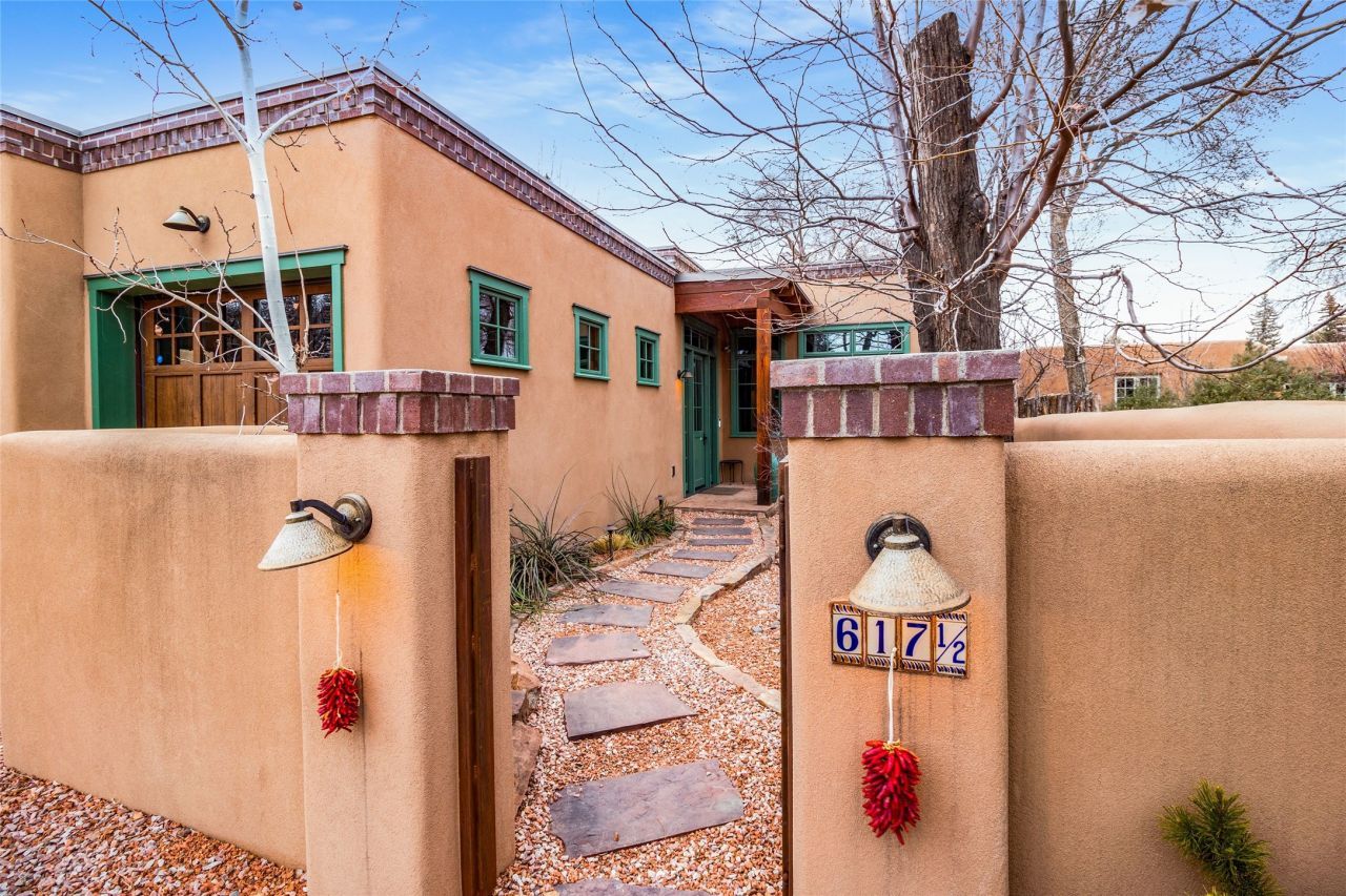 617 1/2 Acequia Madre, Santa Fe, NM 87505 Main Photo