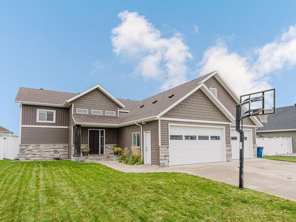 1809 42nd Street S, Moorhead, MN 56560
