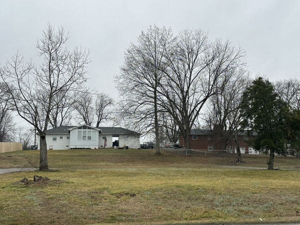 206 Anderson Ln , Hendersonville, TN 37075