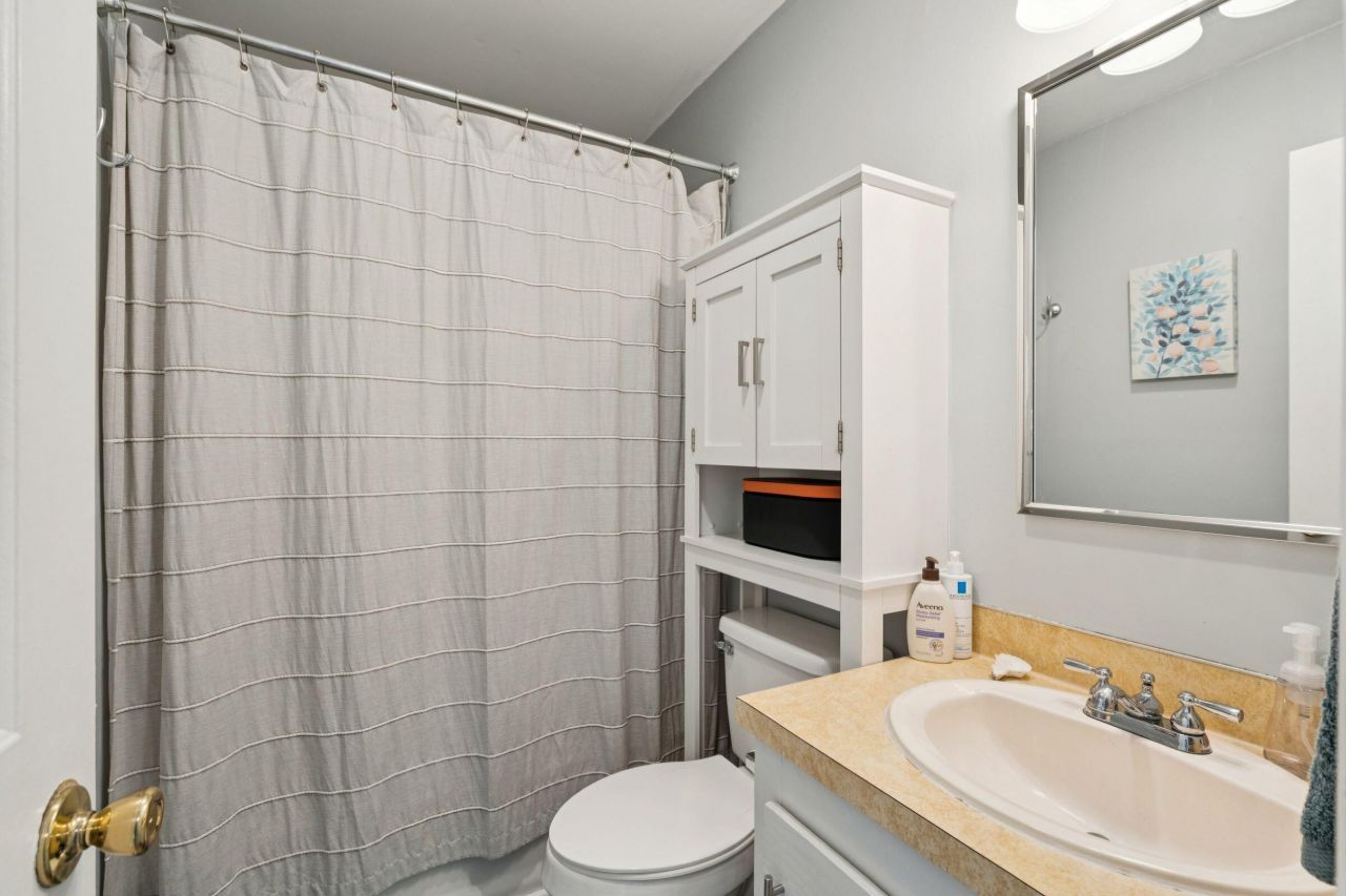 24 Bee Street Photo 12