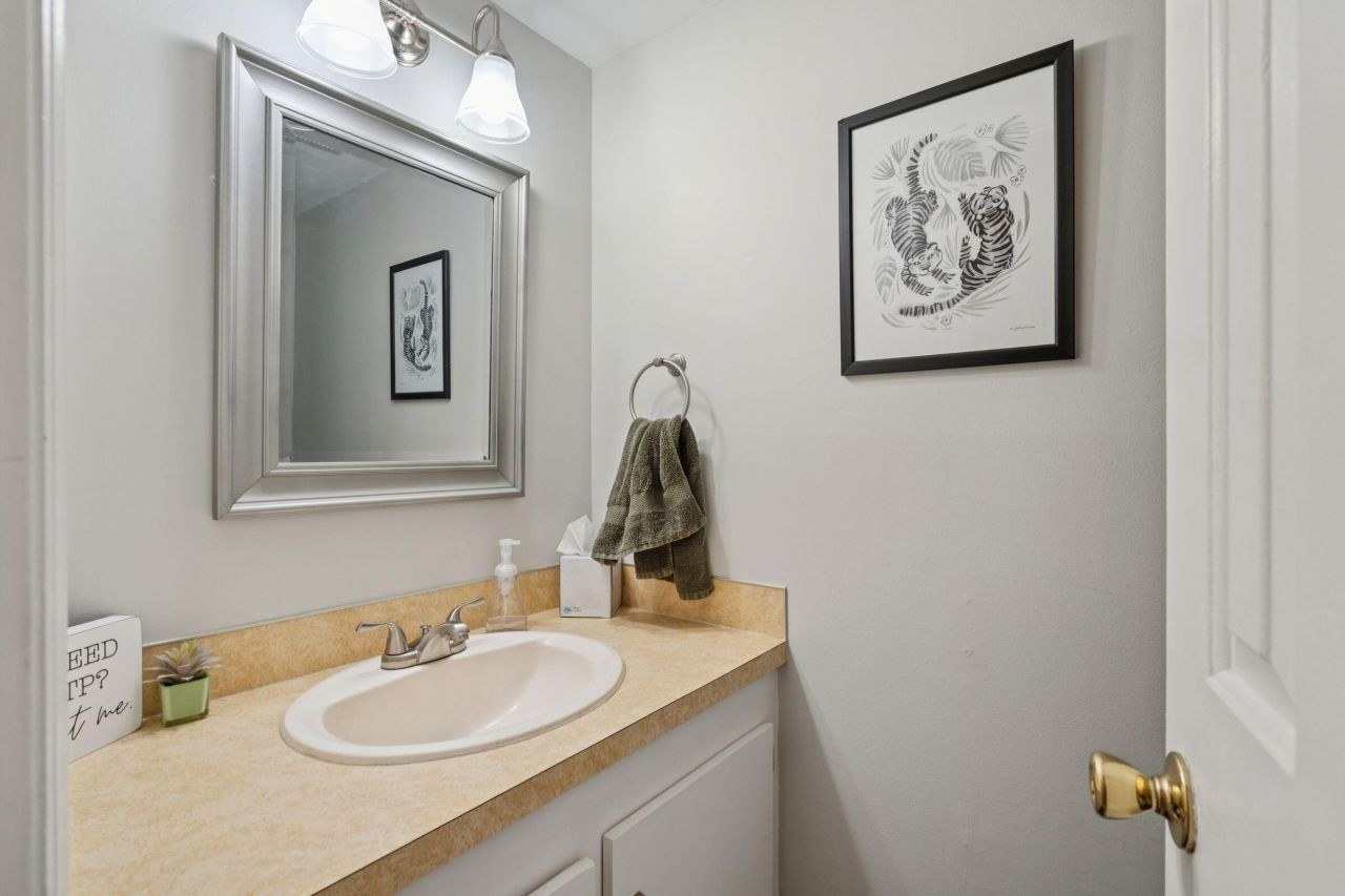 24 Bee Street Photo 16