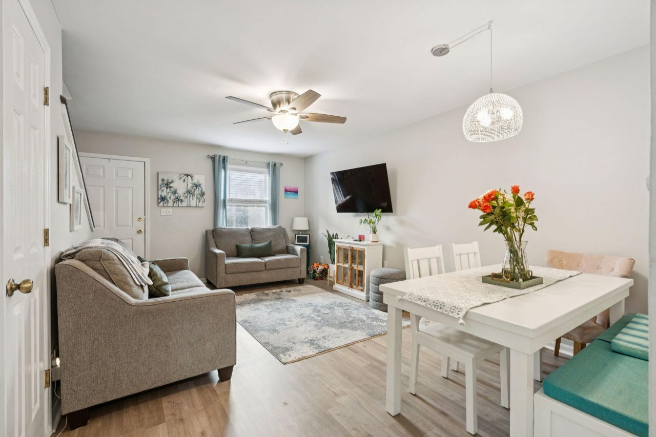 24 Bee Street Photo 5