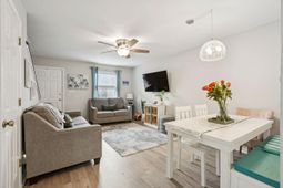 24 Bee Street photo 4