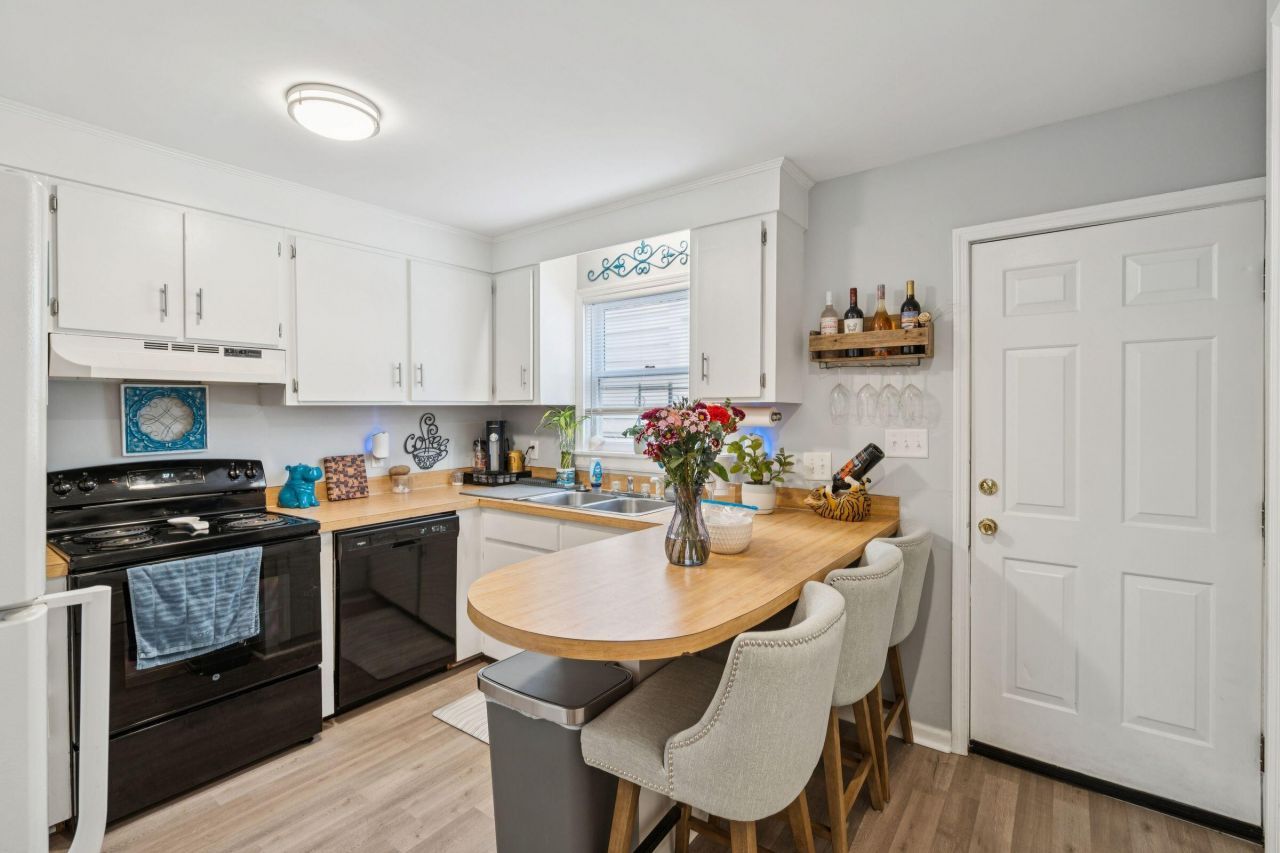 24 Bee Street Photo 6