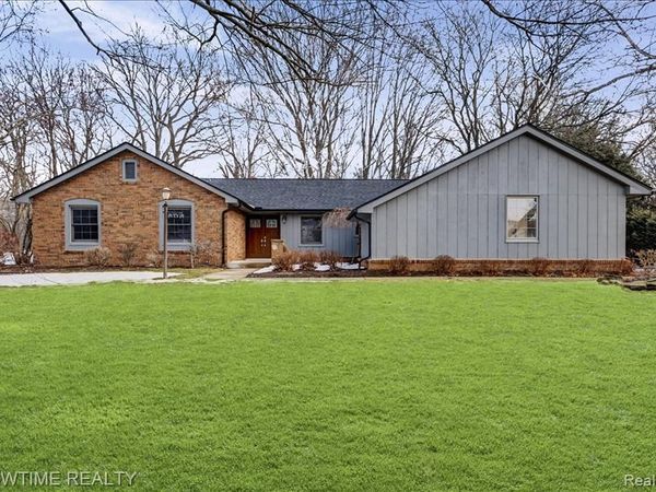 5688 Tequesta Court, West Bloomfield Twp, MI 48323