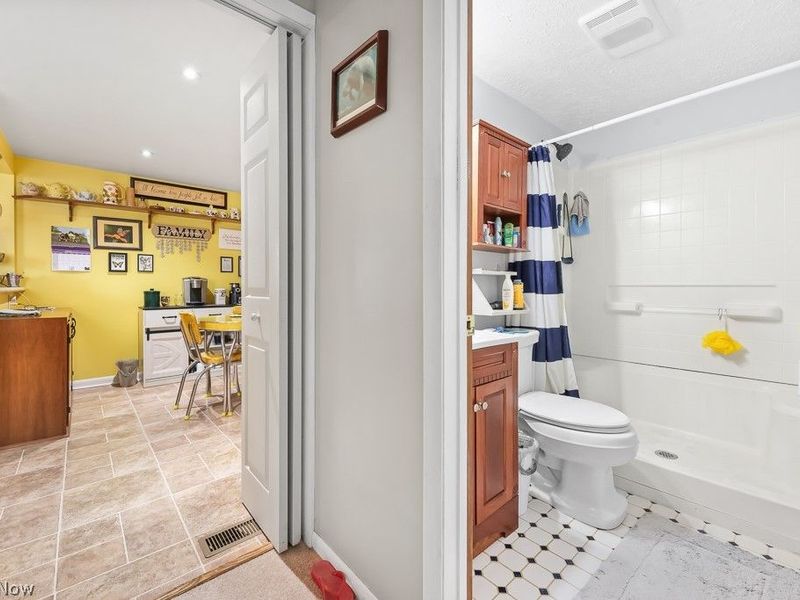 10684 Dot Avenue NE, Alliance, OH 44601 Photo 14