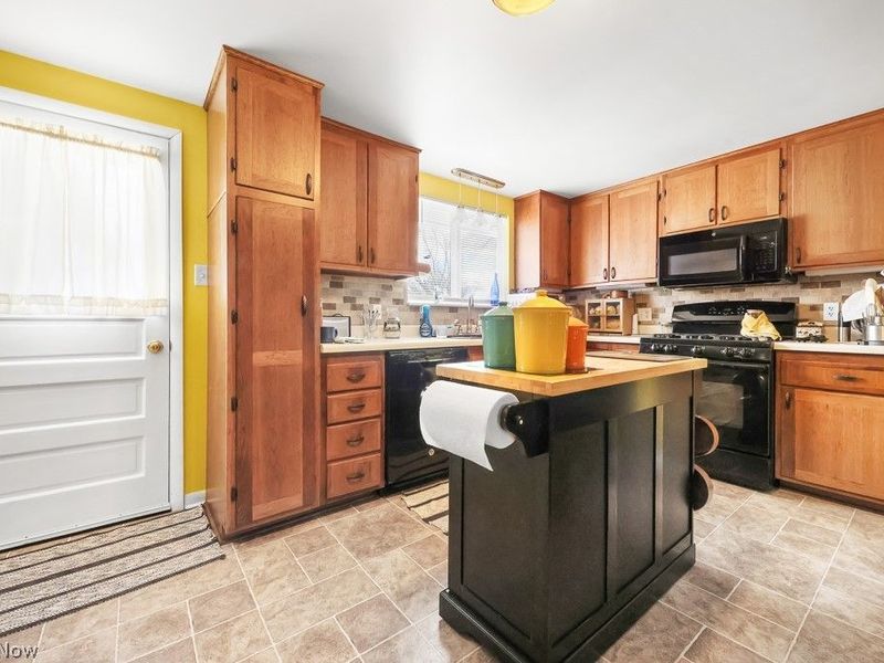 10684 Dot Avenue NE, Alliance, OH 44601 Photo 4