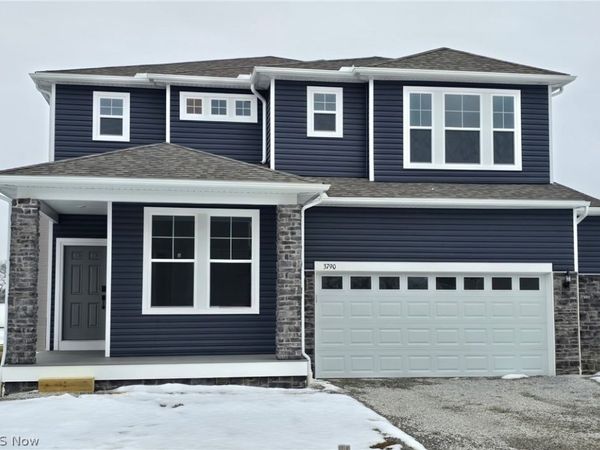 3790 Golden Wood Way, Green, OH 44685