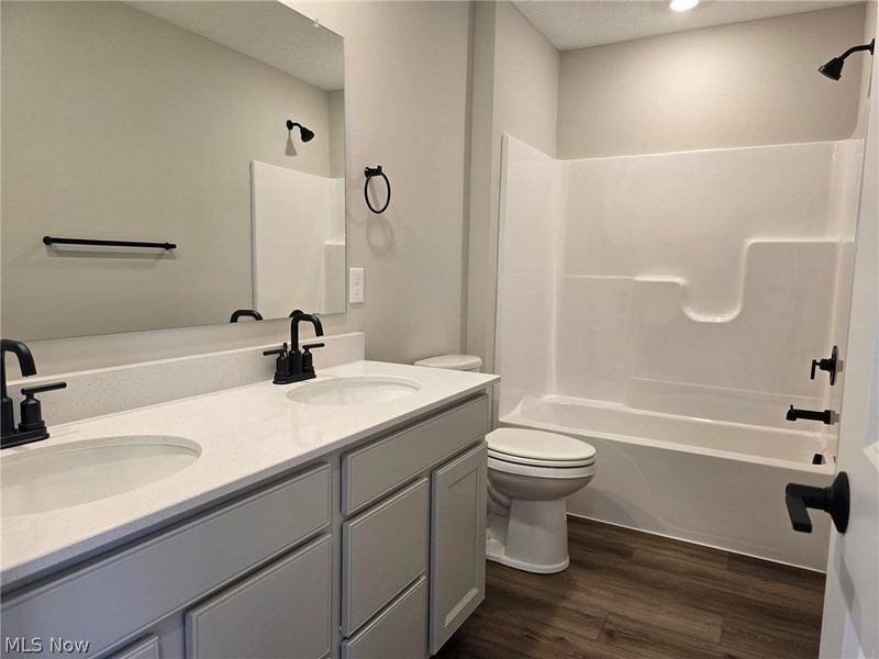 3790 Golden Wood Way, Green, OH 44685 Photo 4