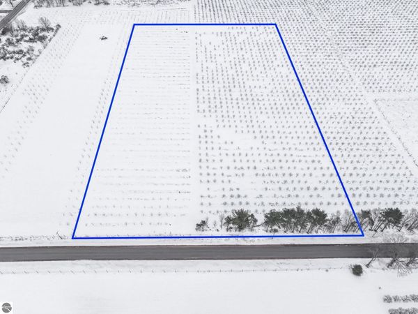 12139 Chippewa Trail, Rapid City, MI 49676