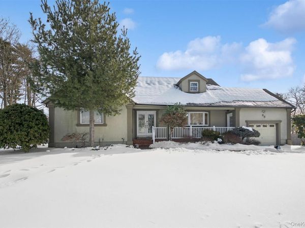 35 Saint Johns Place, West Babylon, NY 11704