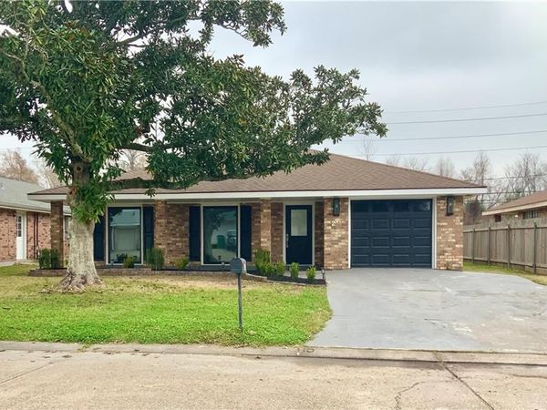 24 DUNLEITH Drive, Destrehan, LA 70047