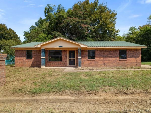 911 S K Street, Hugo, OK 74743