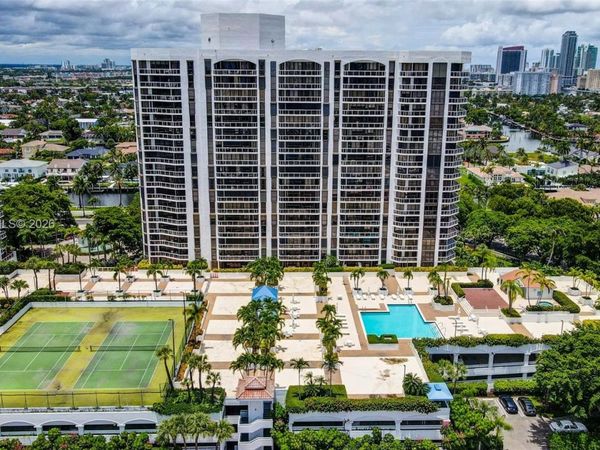 3600 Yacht Club Dr, Unit 703, Aventura, FL 33180