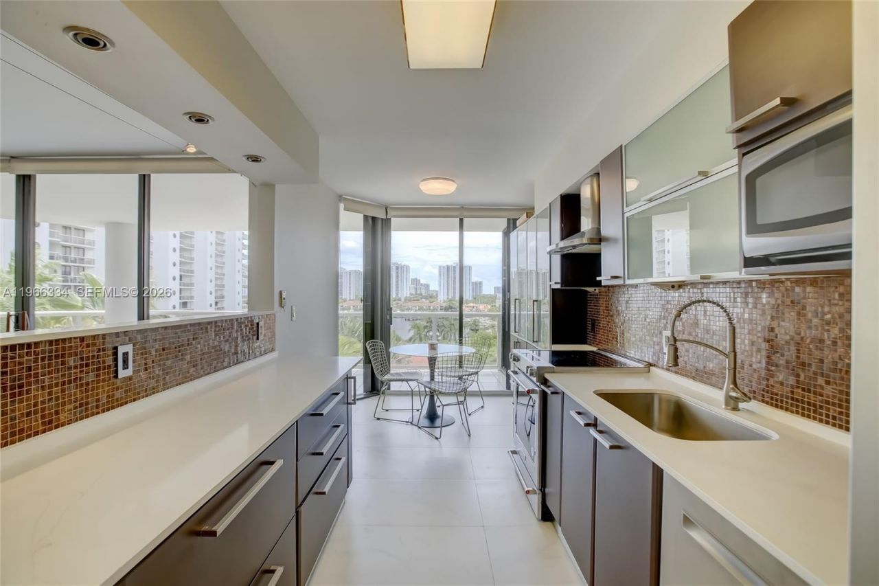 3600 Yacht Club Dr, Unit 703, Aventura, FL 33180 Photo