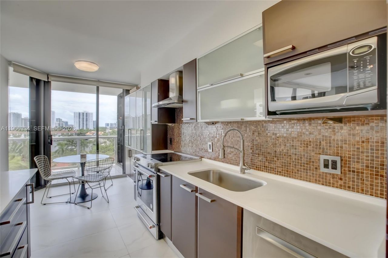 3600 Yacht Club Dr, Unit 703, Aventura, FL 33180 Photo