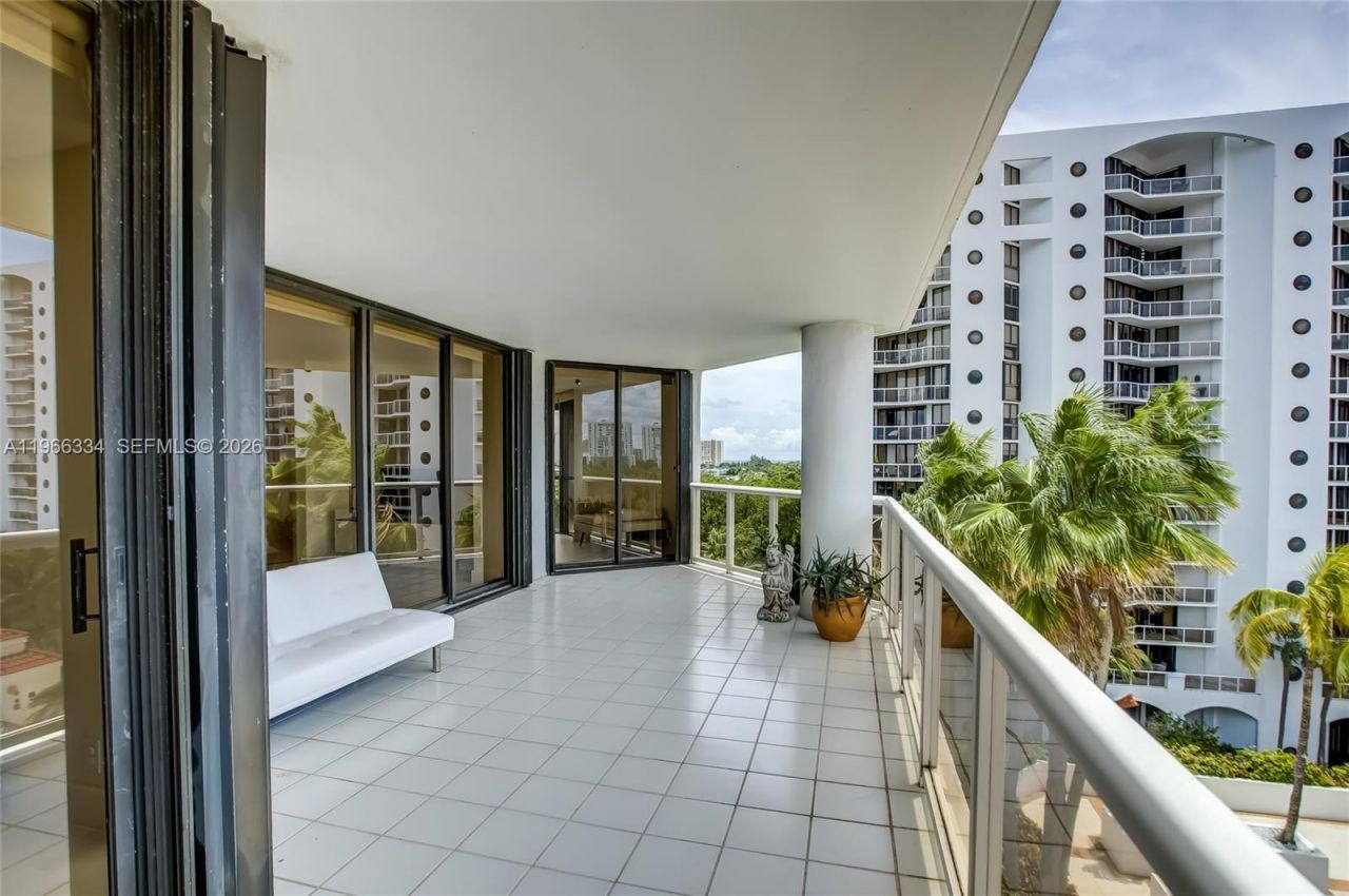 3600 Yacht Club Dr, Unit 703, Aventura, FL 33180 Photo