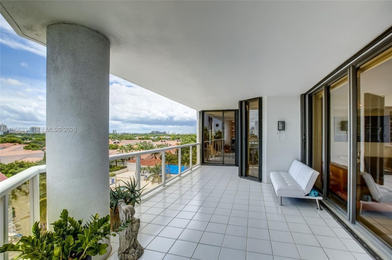 3600 Yacht Club Dr, Unit 703, Aventura, FL 33180 Photo