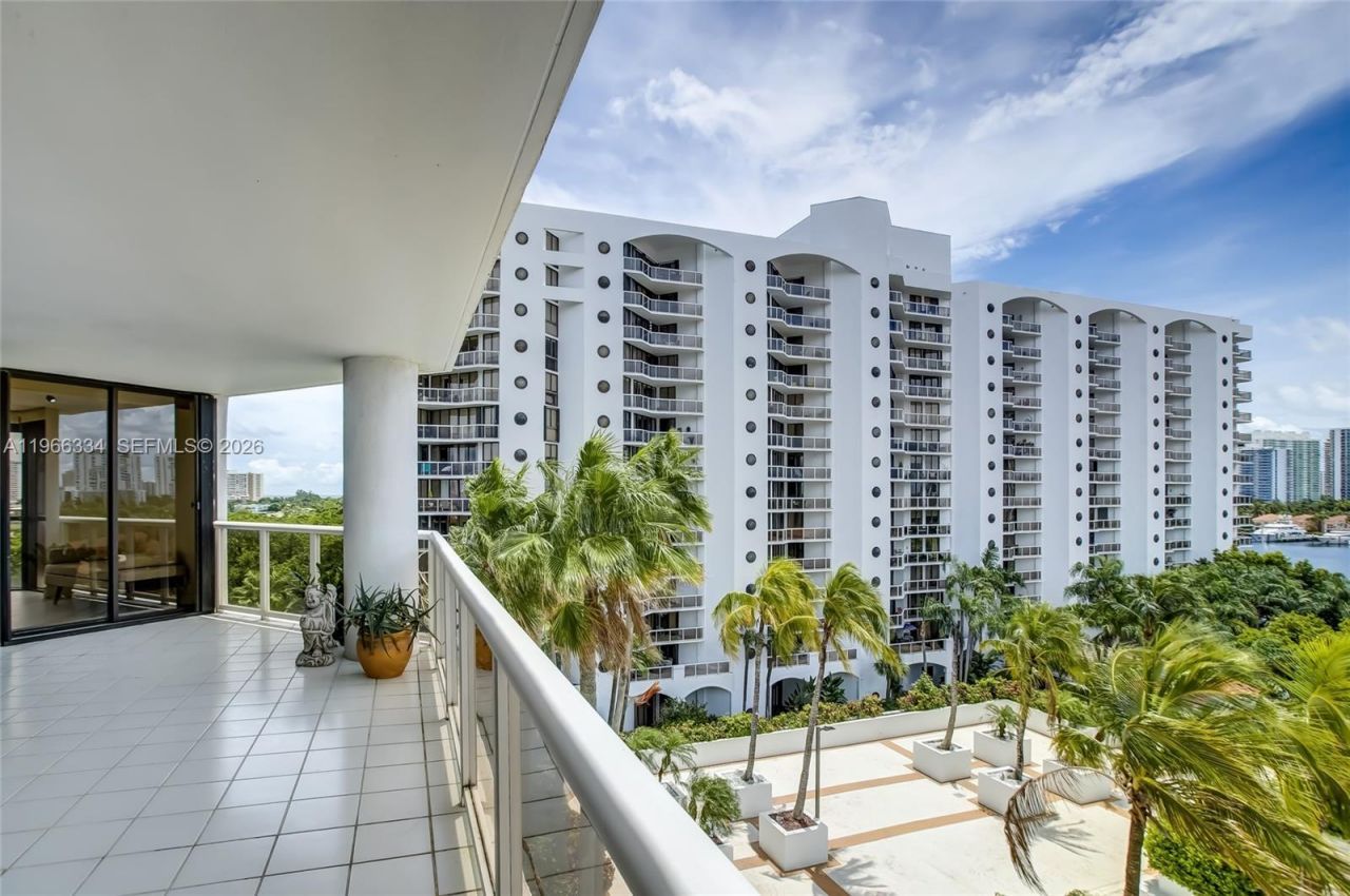 3600 Yacht Club Dr, Unit 703, Aventura, FL 33180 Photo
