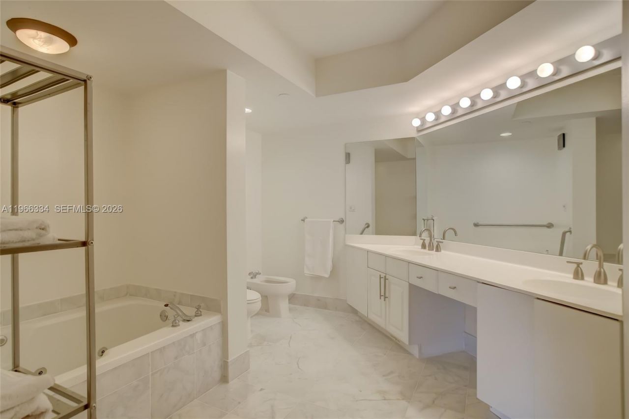 3600 Yacht Club Dr, Unit 703, Aventura, FL 33180 Photo